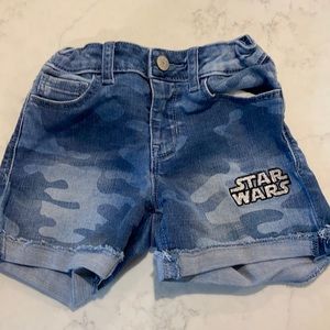 Gap camo jean shorts w star wars logo